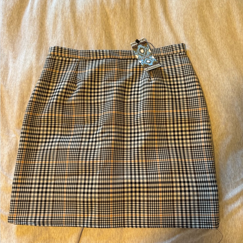 Boohoo Black and Tan Mini Skirt